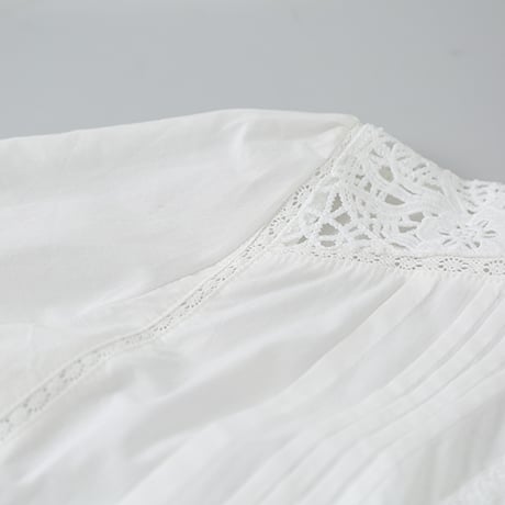 lace pintuck blouse　un1784