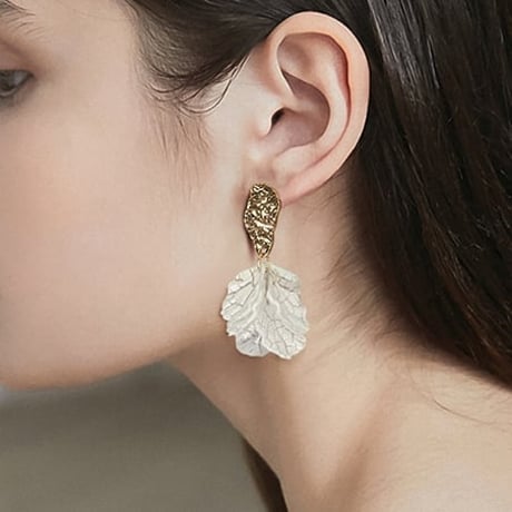 white acrylic pierce　un1257