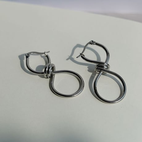 twist design pierce /2color　un1203