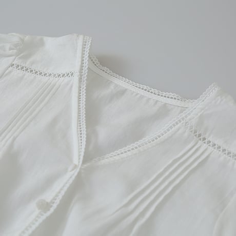lace trim puff sleeve blouse　/2color　un2062