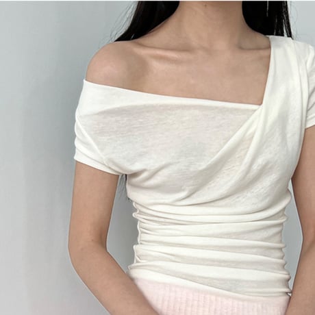 asymmetry off shoulder slim top　/2color　un2013