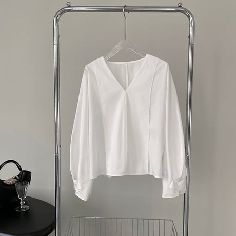 feminine v-neck blouse　un1089