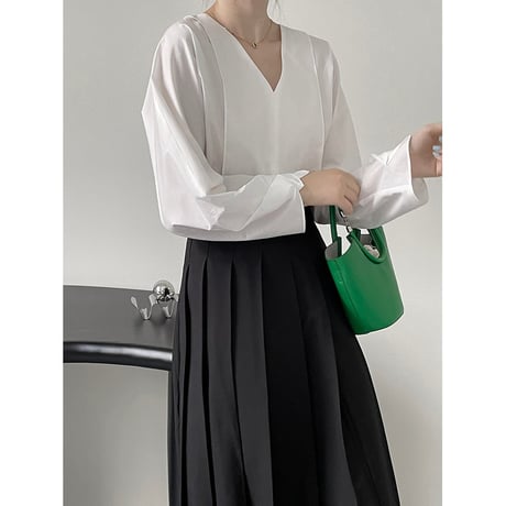 feminine v-neck blouse　un1089