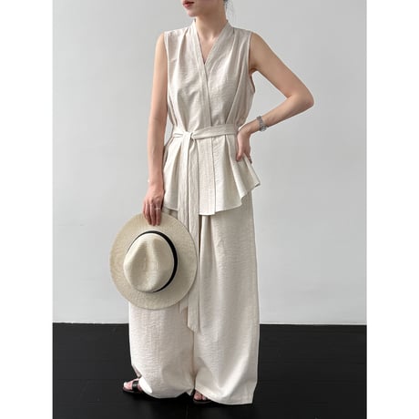 waist tie peplum sleeveless set up　/2color　un2032