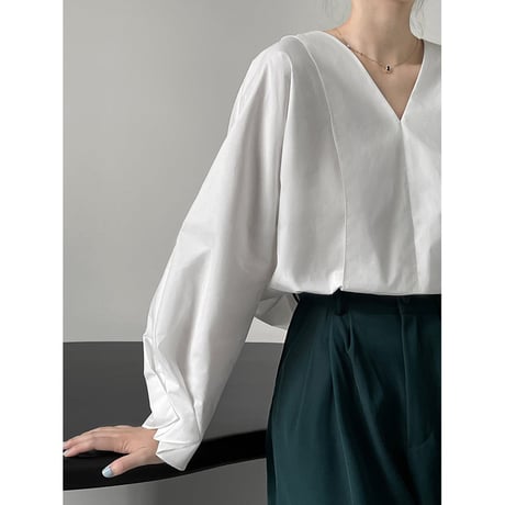 feminine v-neck blouse　un1089