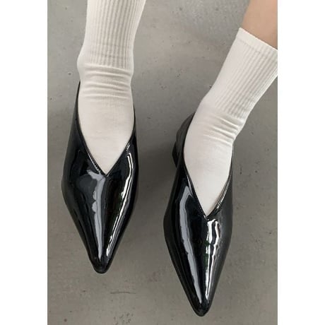 v-cut pointed-toe shoes /2color　un1181