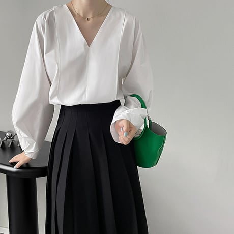 feminine v-neck blouse　un1089