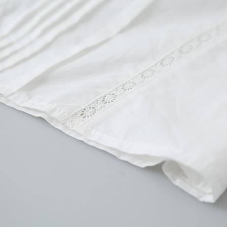 lace pintuck blouse　un1784