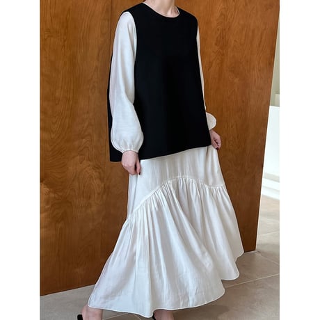 relax-fit v-neck one-piece /2color　un1099