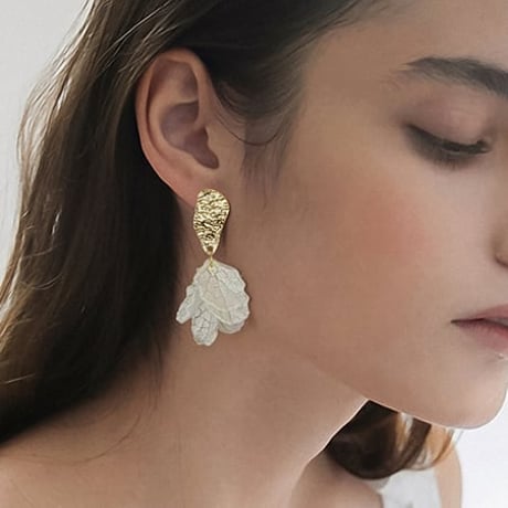white acrylic pierce　un1257