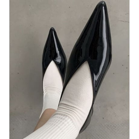 v-cut pointed-toe shoes /2color　un1181