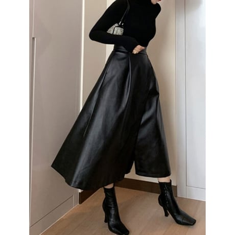 long slit PU leather skirt　un1374