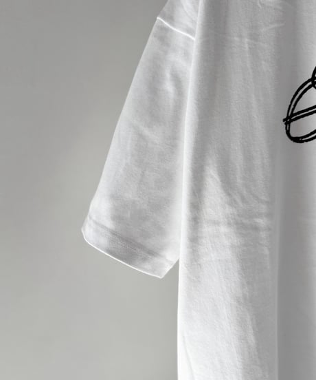 EBE-062-WHT / drawing logo big tee