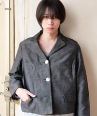 すこしつやのあるグレージャケット