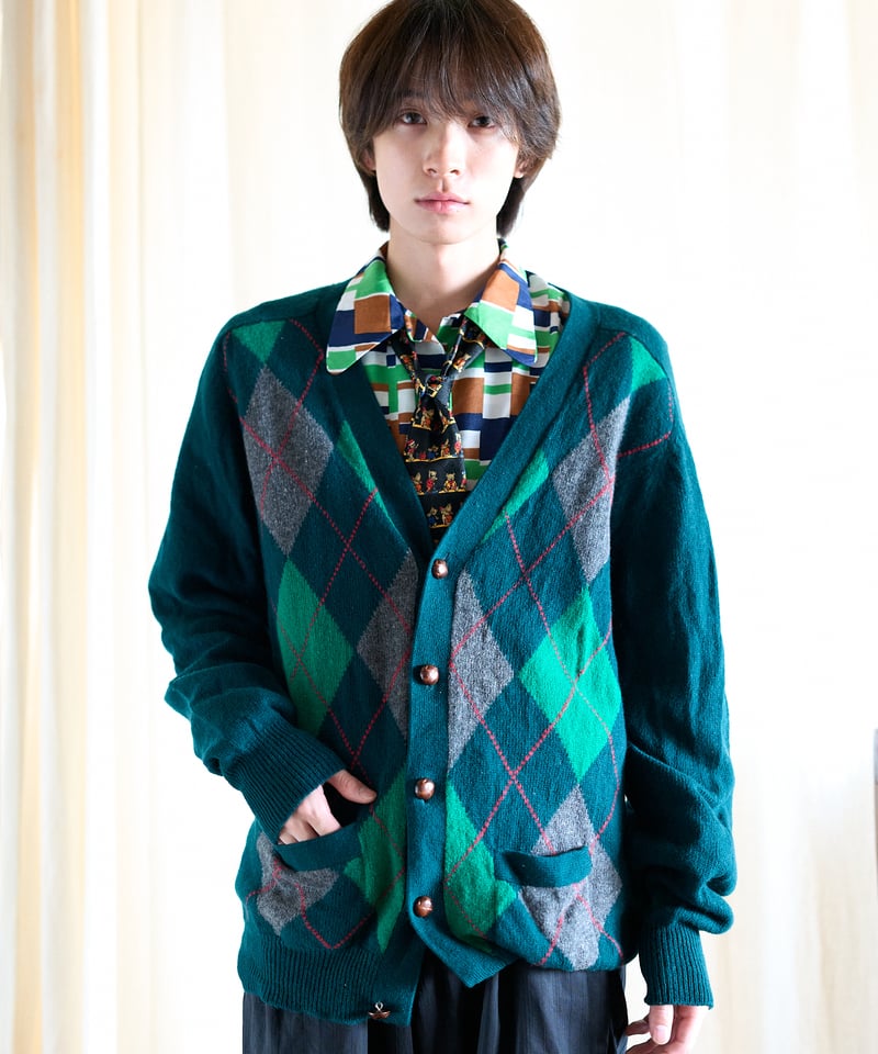 チェックまじりのカーディガン x 緑ごちゃまぜシャツ | fluke