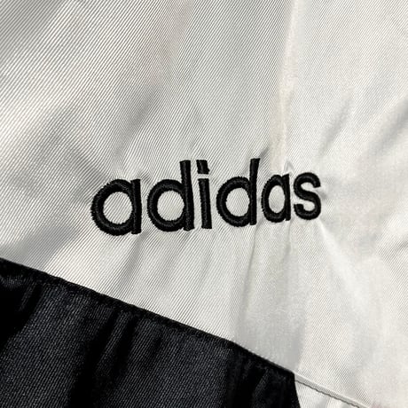 USED【 adidas 】90sナイロンジャケット（フード付／デサント製）／MENS：XL（送料込）［BSF-O］