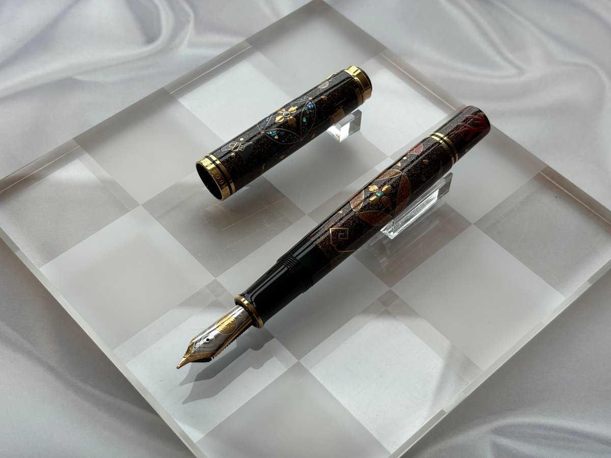 Pelikan 万年筆 黒 金メッキペン先 000000149398-02.jpg?size=org&t