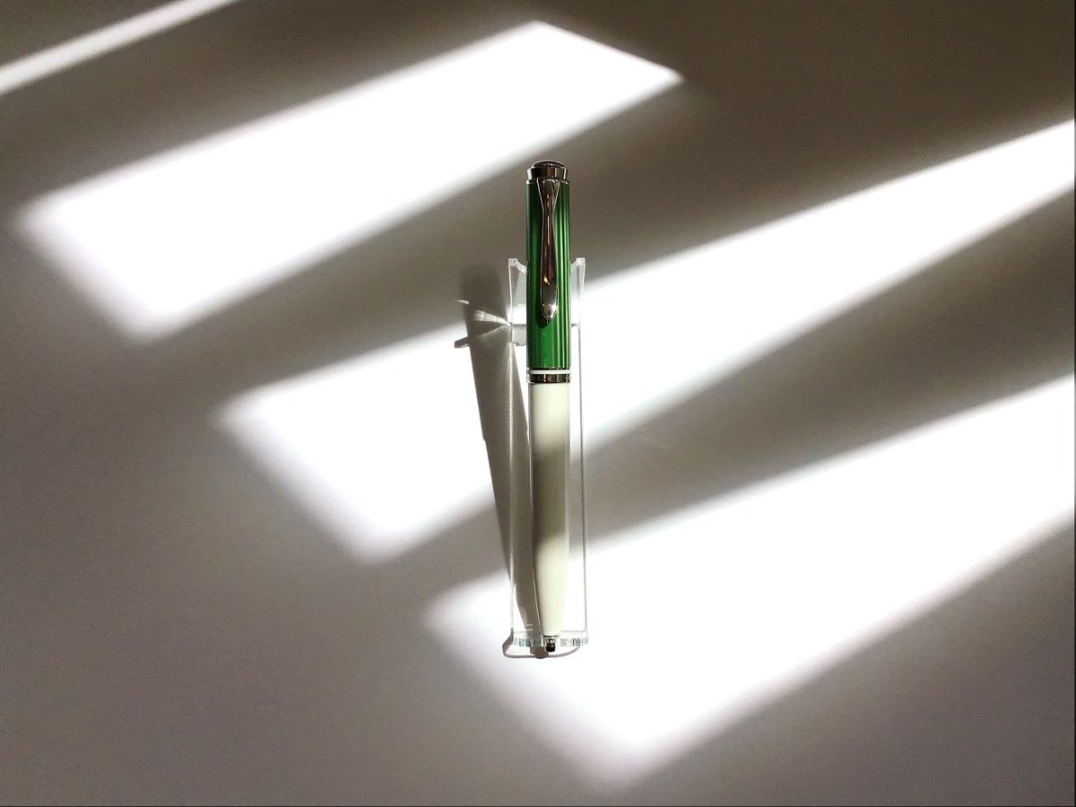 Pelikan（ペリカン）ボールペン スーベレーン K605 グリーンホワイト