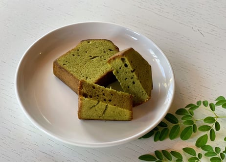 「入間のモリンガ茶」（４袋）と「モリンガパウンドケーキ」（２個）セット