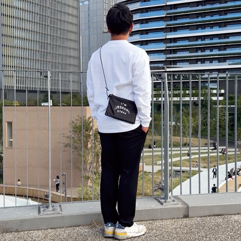 サコッシュ＜I'm IMANAMI Class＞ブラック×白文字 | IMANAMI Class