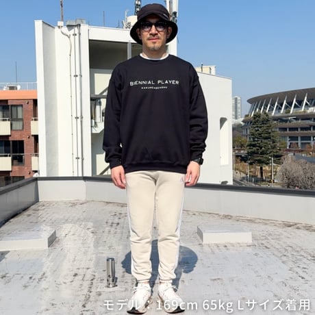 ＜BIENNIAL PLAYER（隔年選手）トレーナー＞ブラック×白文字
