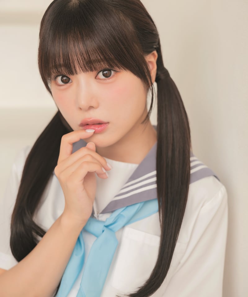 倉知玲鳳1st写真集Chroma | アプリスタイル公式ショップ