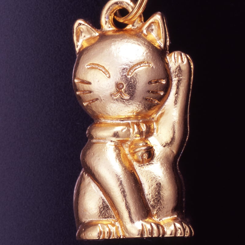表裏両面に“招き猫”『右手挙げ』『左手挙げ』2つのご利益を招く【開運