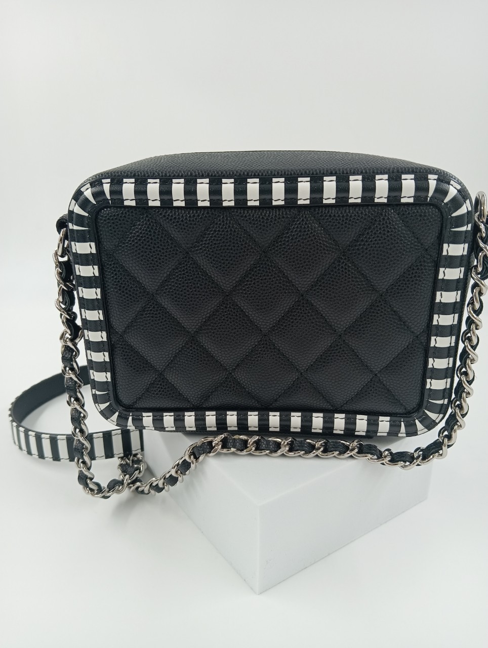 CHANEL シャネル CCフィリグリー キャビアスキン チェーン CHANEL シャネル CCフィリグリー キャビアスキン チェーン