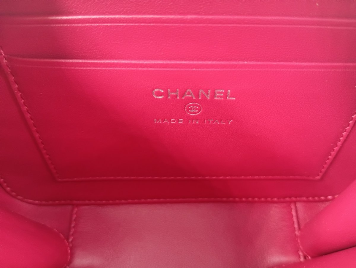 CHANEL シャネル CCフィリグリー キャビアスキン チェーン CHANEL シャネル CCフィリグリー キャビアスキン チェーン
