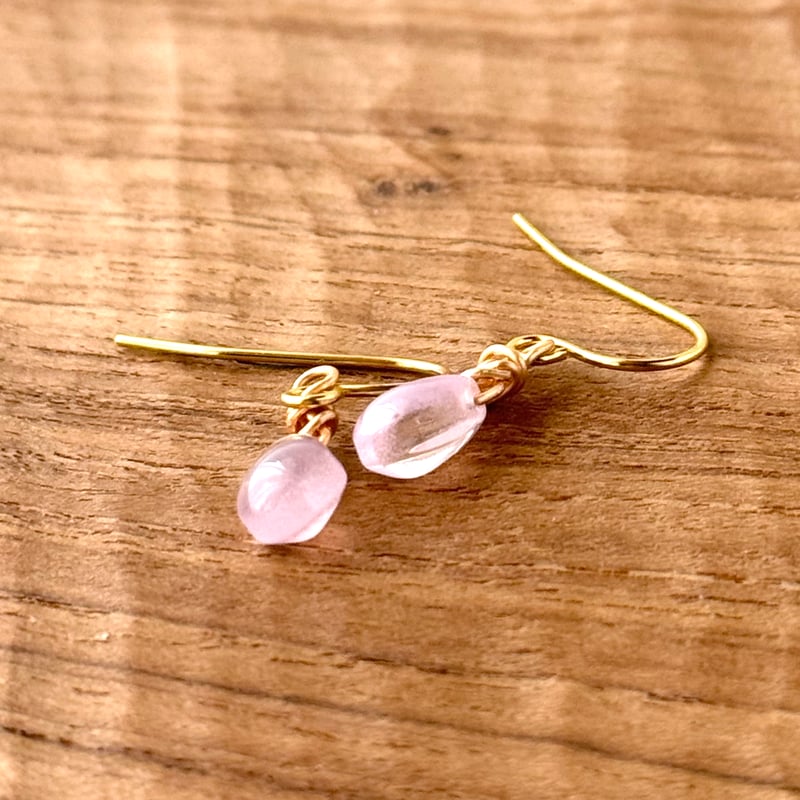 チェコビーズ 一粒ドロップフックピアス ガラス パステルピンク[No.095