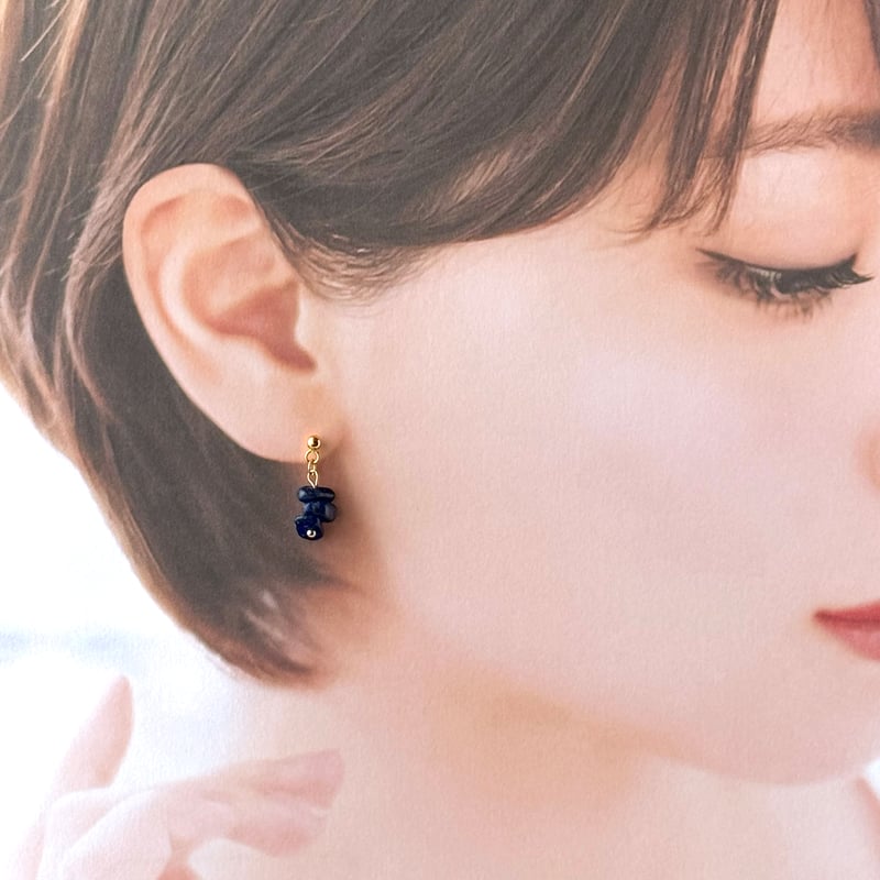 小粒 さざれ石の小ぶりなシンプルピアス ラピスラズリ [No.117