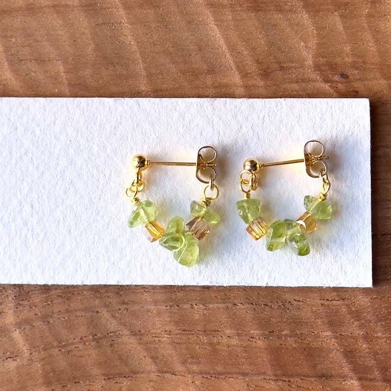 さざれ石の小ぶりなフープピアス ペリドット [No.087] | Handmade room