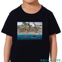 【加藤愛一】恐竜アート黒Tシャツ 恐竜大行進