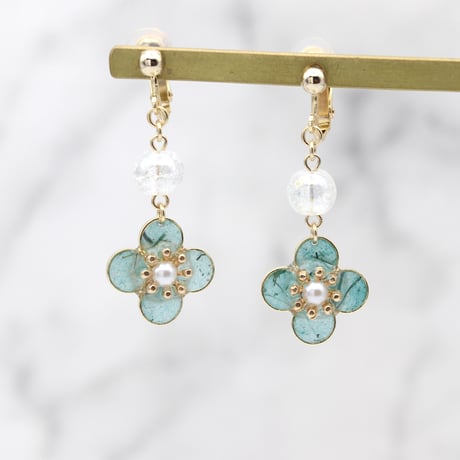 イヤリング・ピアス｜花とガラスビーズ｜水色