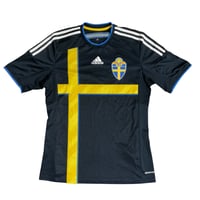 2014/2016 Sweden away kit