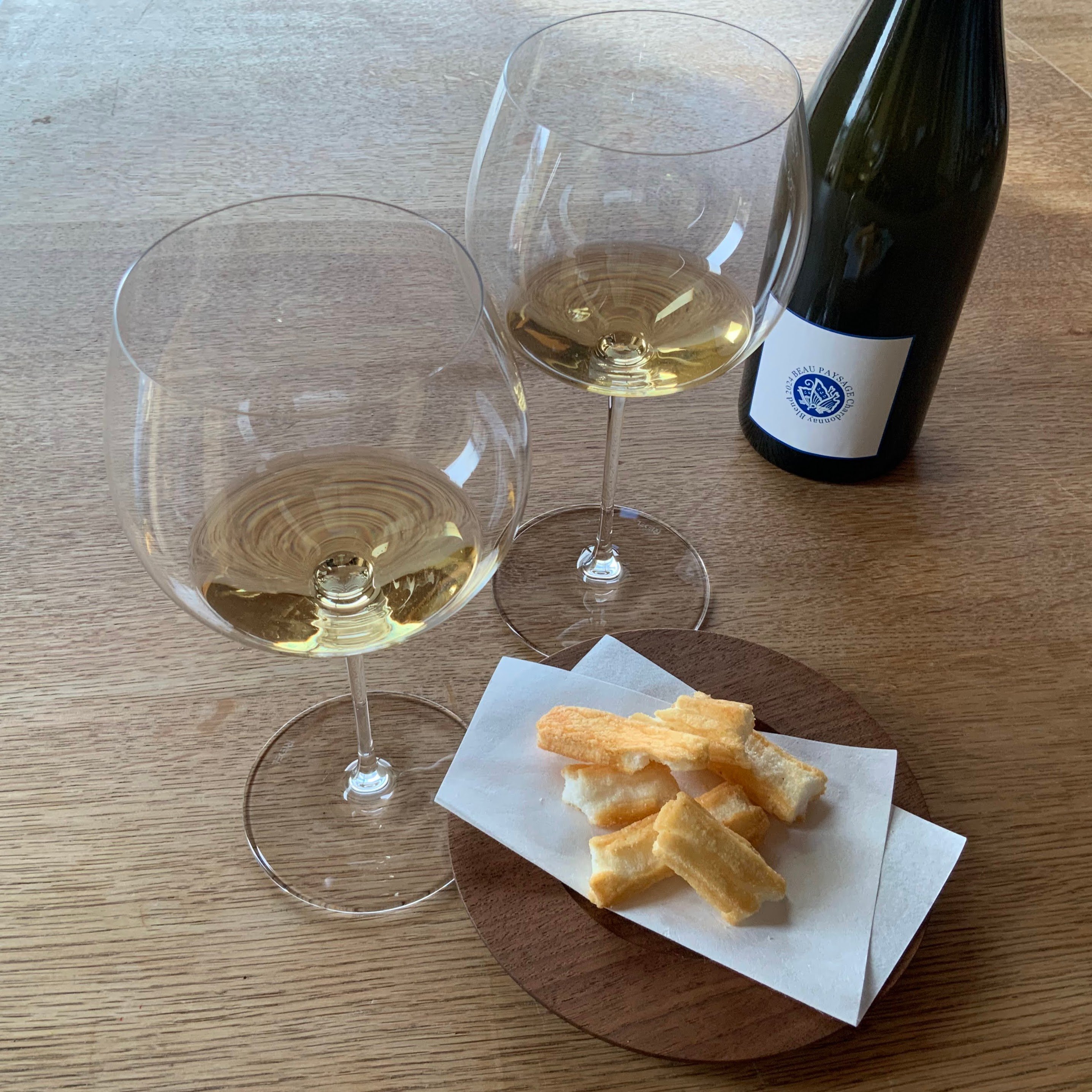 フレーバーティーBEAU PAYSAGE Chardonnay Blend 2024 とグラス