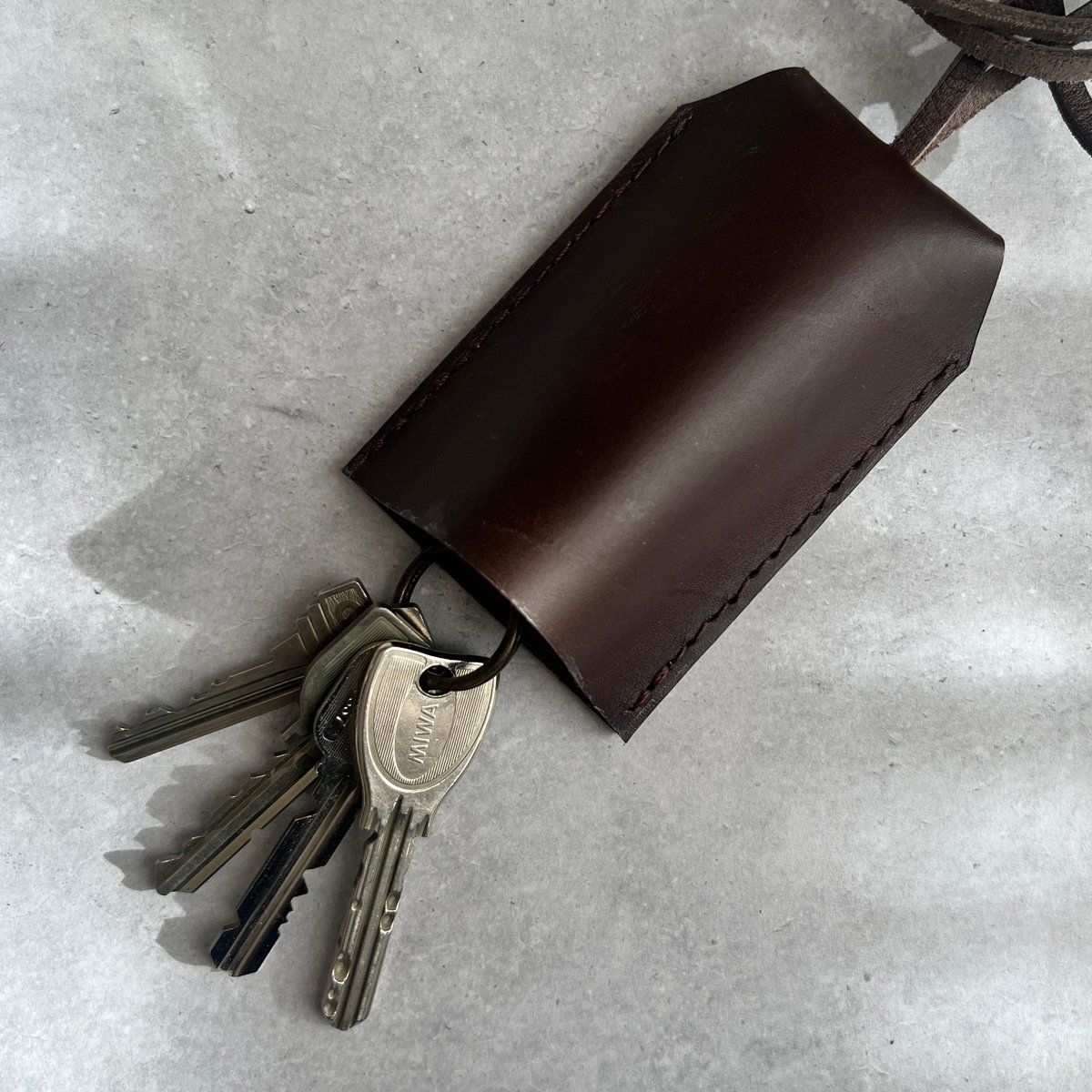 首から掛けられる、キーケース ＆ カードケース | Anne Leather Products