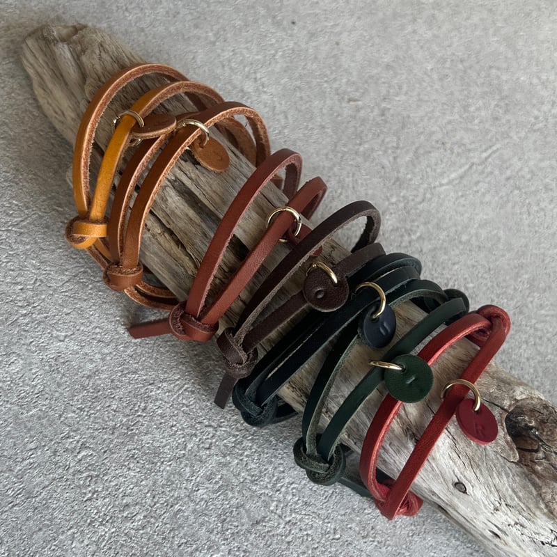 ＊ハンドメイド♪ オイルヌメ革スタッズ網込みブレスレット＊B29 スタッズ レザーリストバンド | ブレスレット＆バングル by Oz