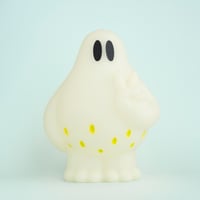 ピースおばけちゃんの蓄光ソフビ[SKYBLUE] | ななしのおばけちゃん