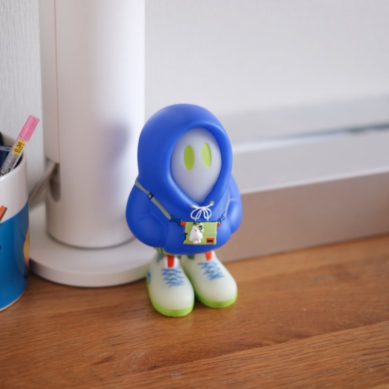 フードかぶりおばけちゃんのソフビ[蓄光BLUE] | ななしのおばけちゃん