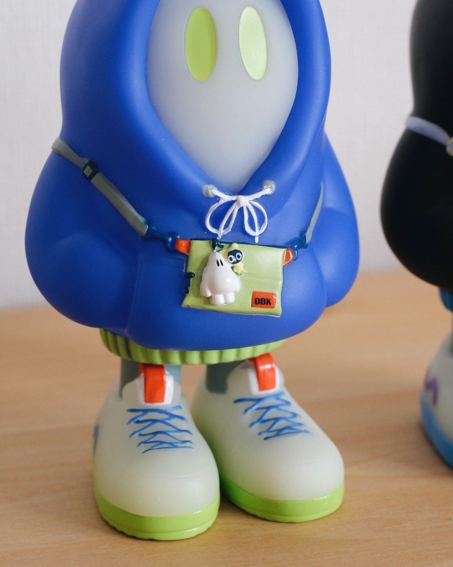 フードかぶりおばけちゃんのソフビ[蓄光BLUE] | ななしのおばけちゃん