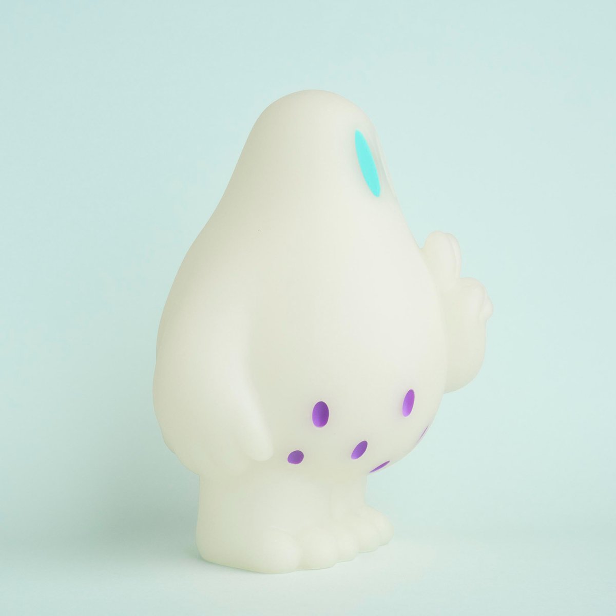 ピースイエティ君の蓄光ソフビ[SKYBLUE] | ななしのおばけちゃん