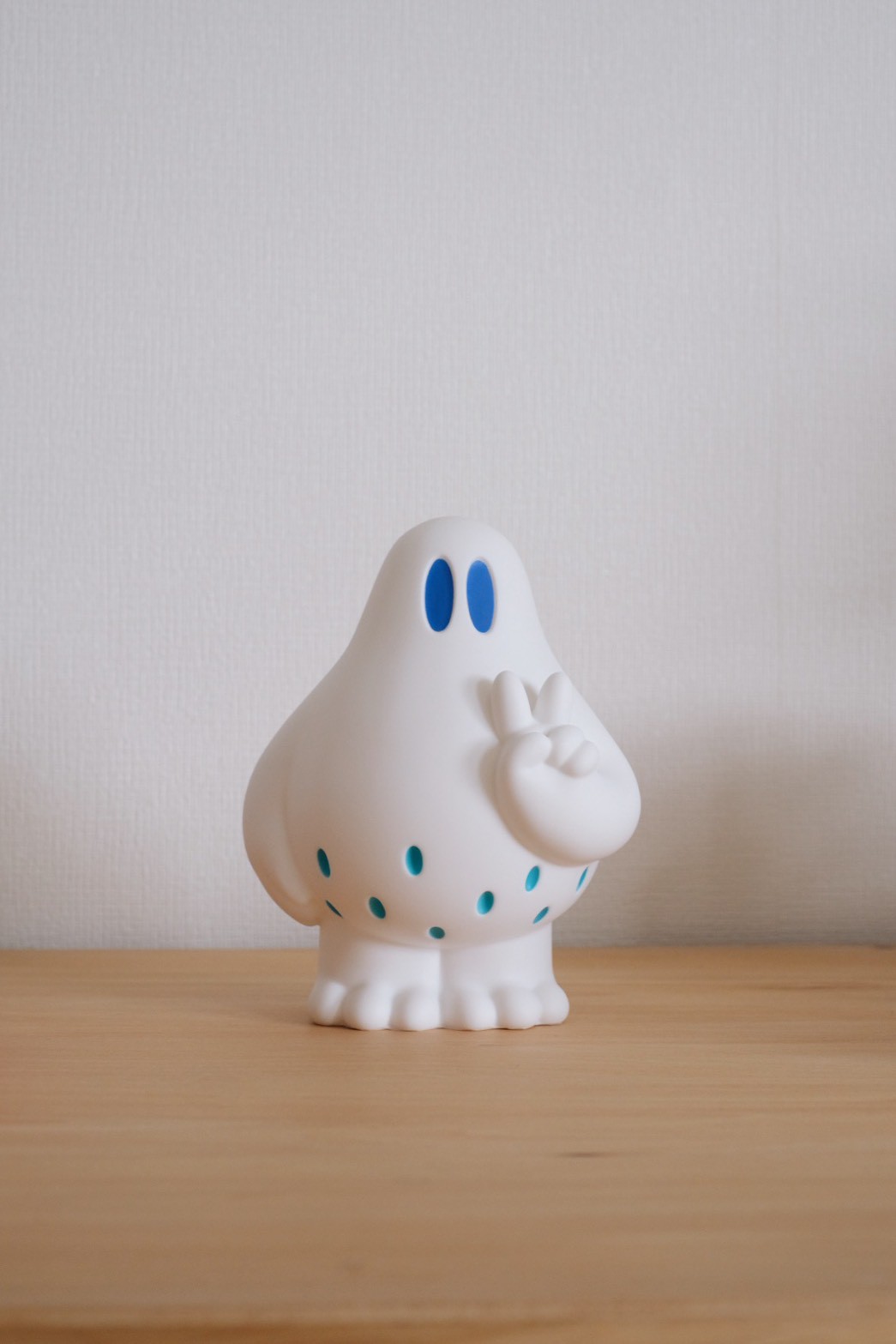 ピースイエティ君のソフビ /BLUE | ななしのおばけちゃんオンラインストア