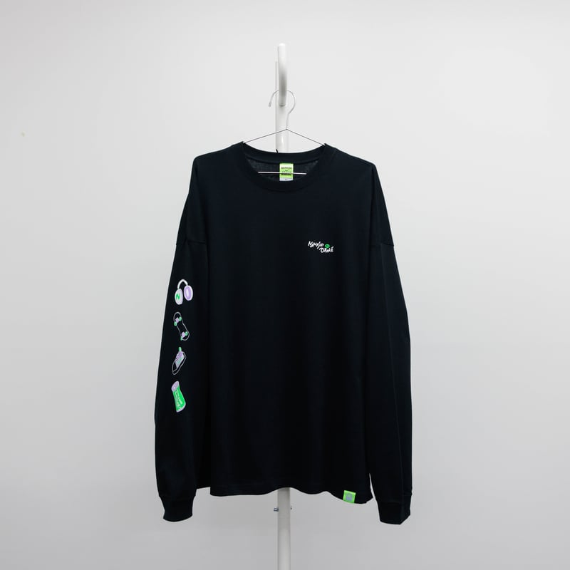 街を歩くヘッドホンおばけのロングTシャツ | ななしのおばけ