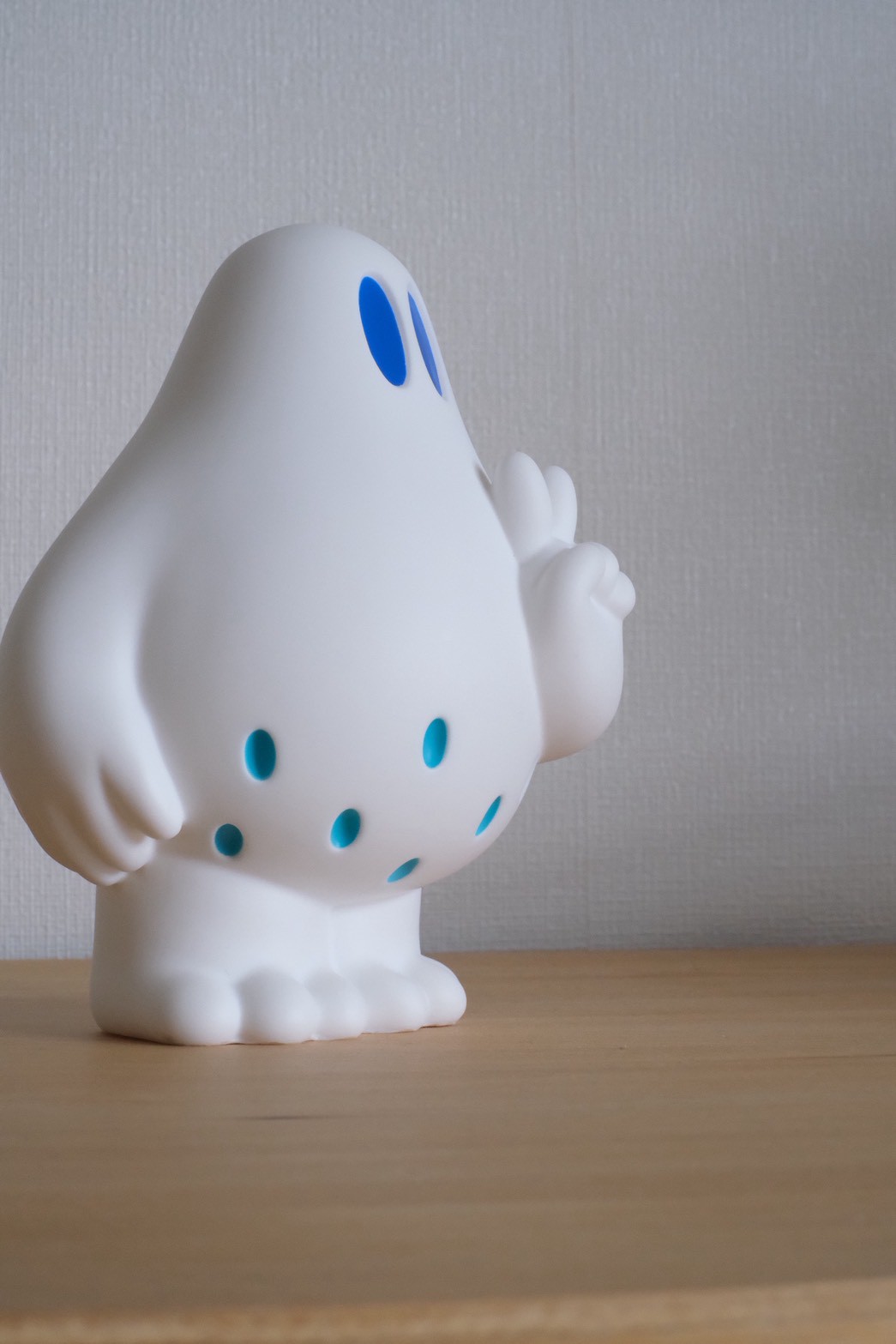 ピースイエティ君のソフビ /BLUE | ななしのおばけちゃんオンラインストア