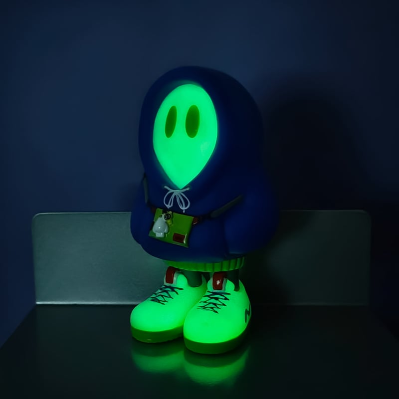 フードかぶりおばけちゃんのソフビ[蓄光BLUE] | ななしのおばけちゃん