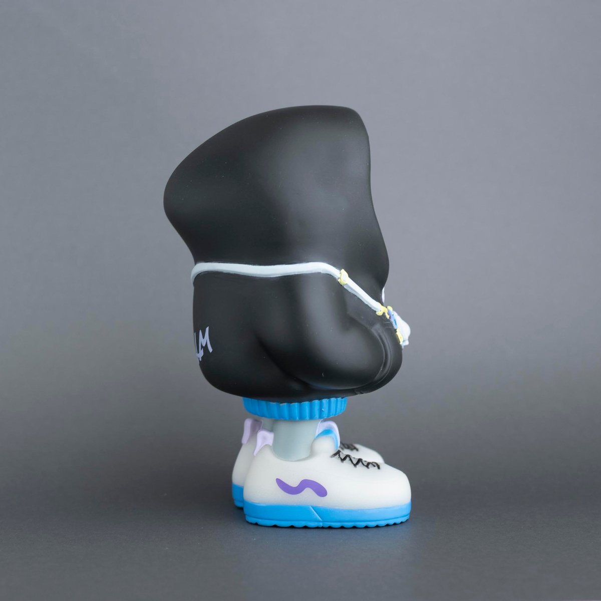 フードかぶりおばけちゃんのソフビ[蓄光BLACK] | ななしのおばけちゃん