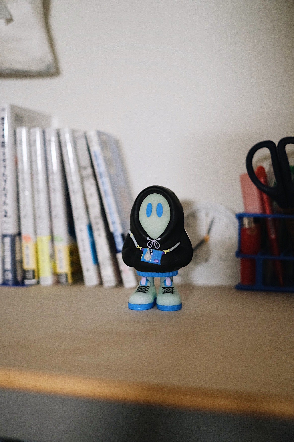 フードかぶりおばけちゃんのソフビ[蓄光BLACK] | ななしのおばけちゃん