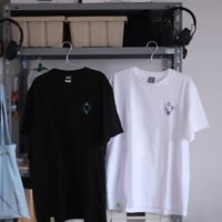 ピースおばけちゃんのネオンカラー刺繍Tシャツ