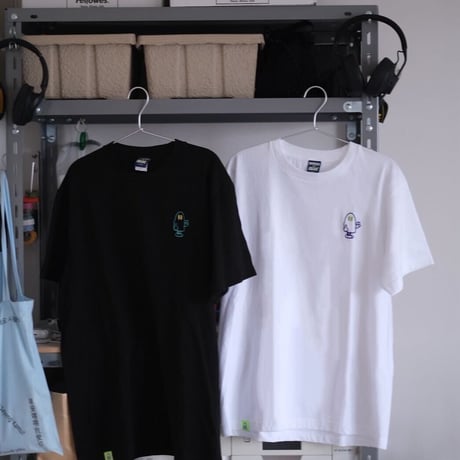 ピースおばけちゃんのネオンカラー刺繍Tシャツ